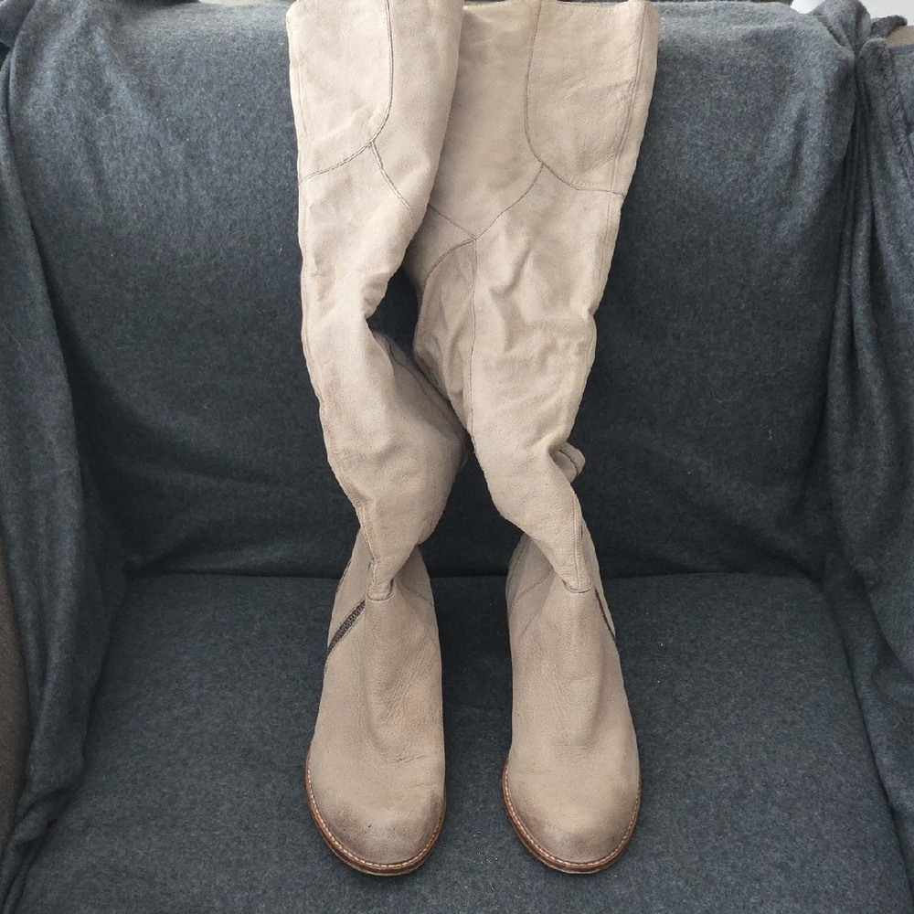 Steve Madden Banderoo Beige Leather Knee-High Boots